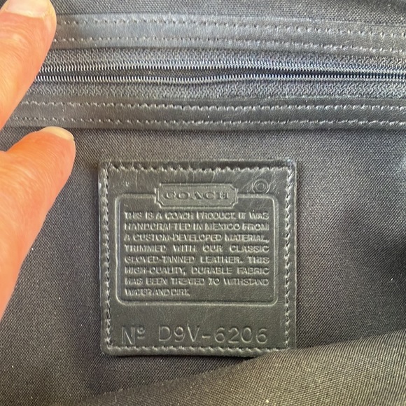 Worn once coach bag basically brand new - Picture 4 of 4